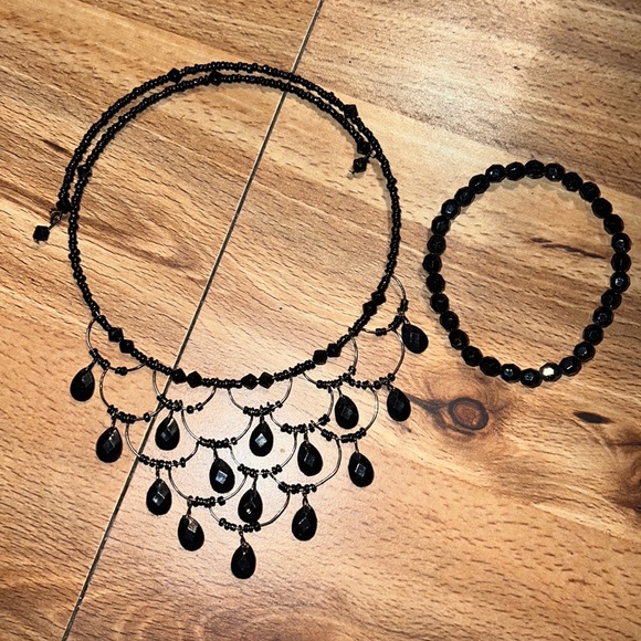 Set of black gothic necklace and bracelet match - Picture 1 of 3